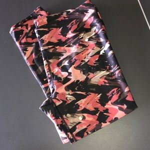 EUC FILO Camo Capri Leggings